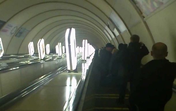 На станции метро  Дорогожичи  закрывают эскалатор на ремонт