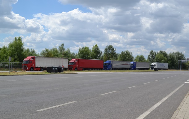 Сербія закрила кордон для вантажних автомобілів із Хорватії
