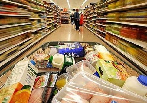 Почему в мире продукты дешевеют, а в Украине дорожают
