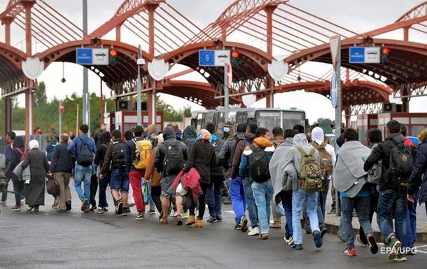 Венгрия направляет поток беженцев через Хорватию