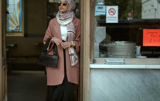 В рекламе H&M впервые появилась модель в хиджабе