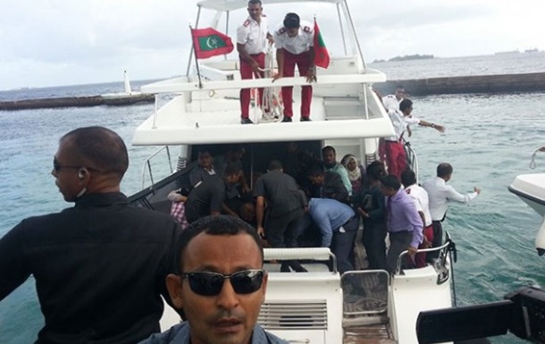 На Мальдівах вибухнув катер з президентом країни