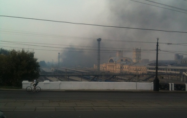 Харків огорнув дим через пожежу біля залізничного вокзалу