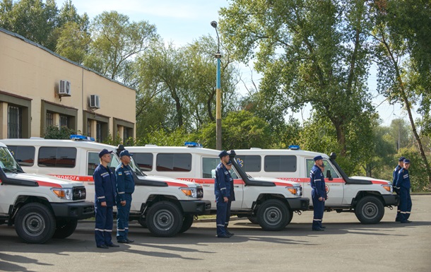 Німеччина подарувала Україні 12 машин швидкої допомоги