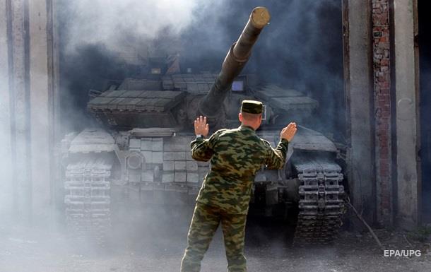 На Луганщине военные начали отвод танков