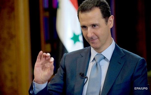 В соцсетях вспомнили, как Кучма награждал Асада орденом 
