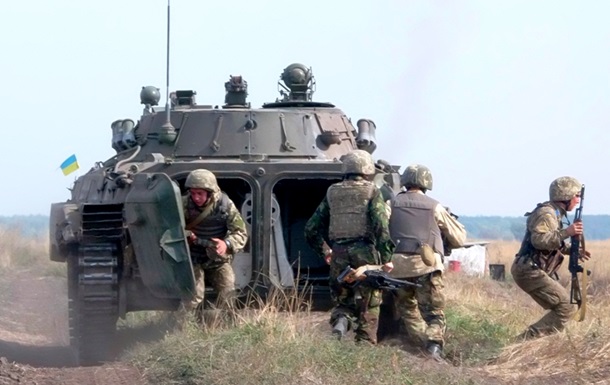 Бійці АТО завершили перший етап відведення танків на Луганщині