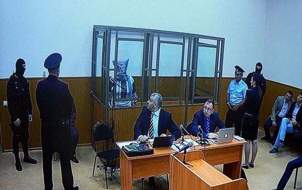 Савченко на заседании суда надела на голову мешок