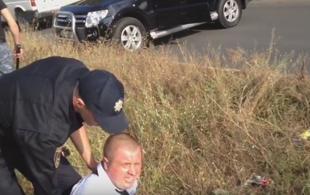 В Одессе кандидат в депутаты и его жена напали на полицию