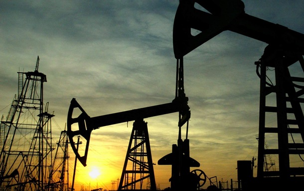 Ціна на нафту підскочила до $54, потягнувши рубль
