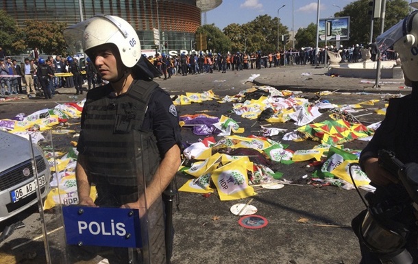 В турецком МВД назвали число жертв взрывов в Анкаре