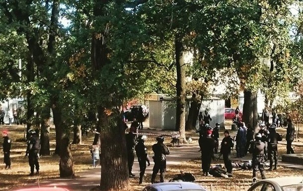 У Києві за стрілянину поблизу станції метро затримано чотирьох осіб