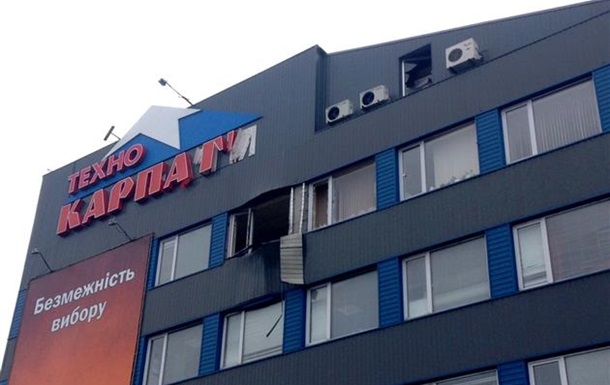 У Мукачевому з гранатомета обстріляли торговий центр