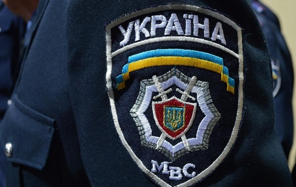 Милиционера в Киевской области задержали за взятку в четыре тысячи долларов