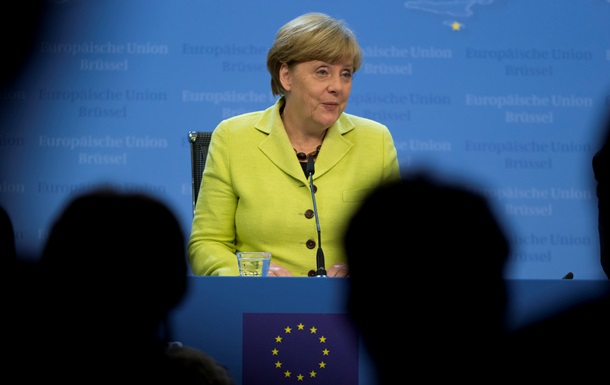 Меркель призвала Украину бороться с олигархами