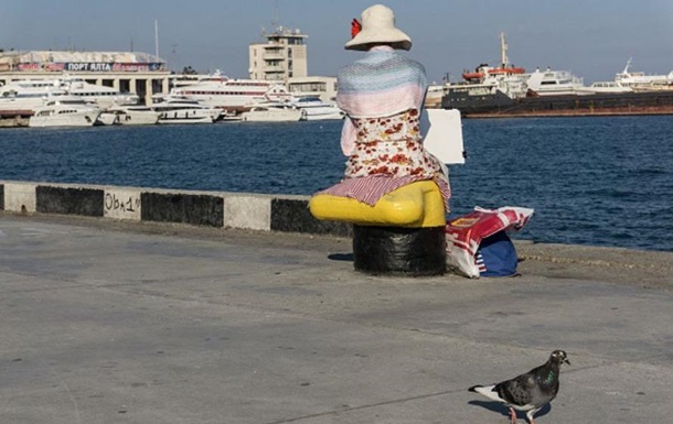 Economist: Туристов в Крыму стало вдвое меньше