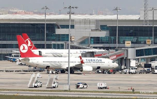 Британка, запізнившись на рейс, повісилася в аеропорту Стамбула