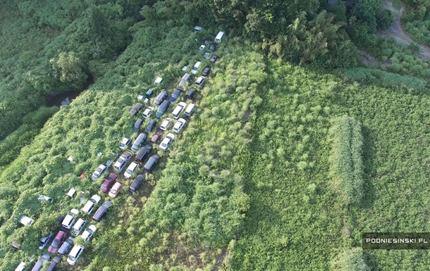 Коровы с пятнами, деревья в машинах. Поляк показал мертвую Фукусиму