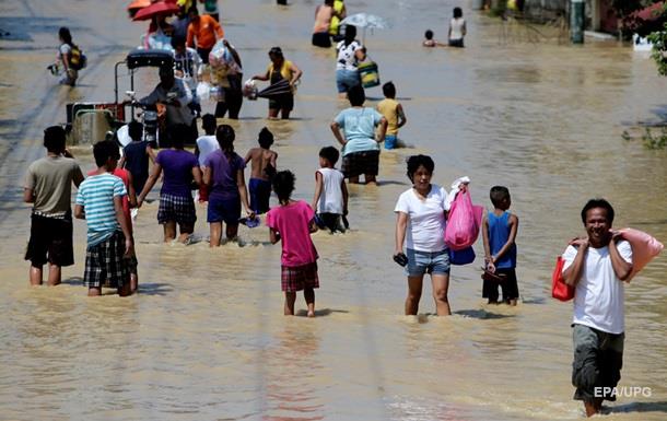 Количество жертв тайфуна на Филиппинах превысило 50 человек