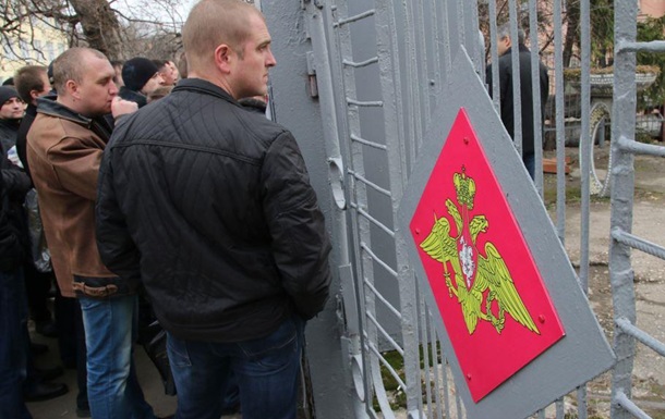 В военкомате Симферополя заявляют о наплыве желающих служить в армии РФ