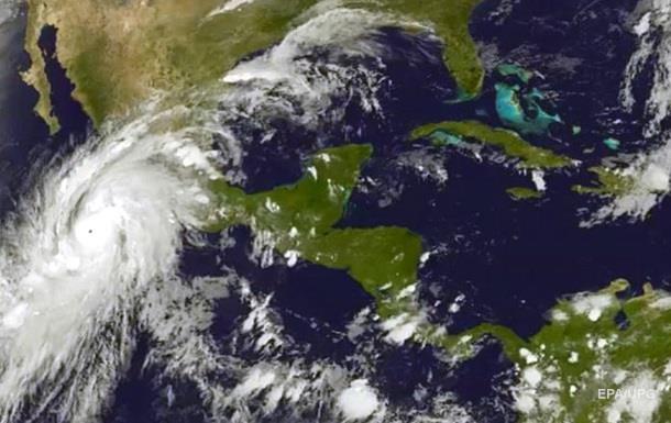 К Мексике приближается мощнейший ураган в истории