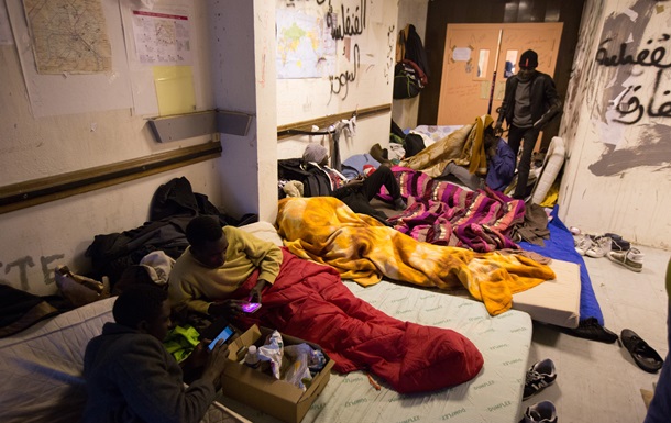 Из лагеря на севере Парижа выселили 700 мигрантов