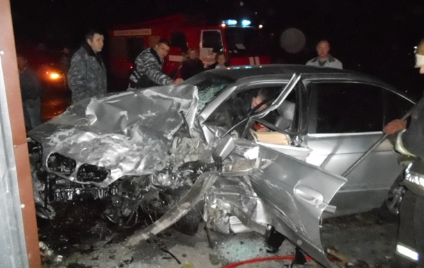 Под Киевом столкнулись BMW и Lanos: есть жертвы 