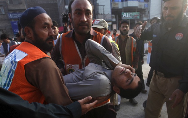 Жертв землетрусу в Афганістані і Пакистані вже близько 200