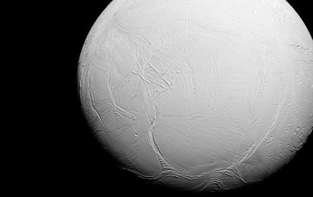 В теплом океане спутника Сатурна возможна жизнь - ученые