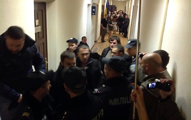Соратники Мосийчука устроили драку в суде