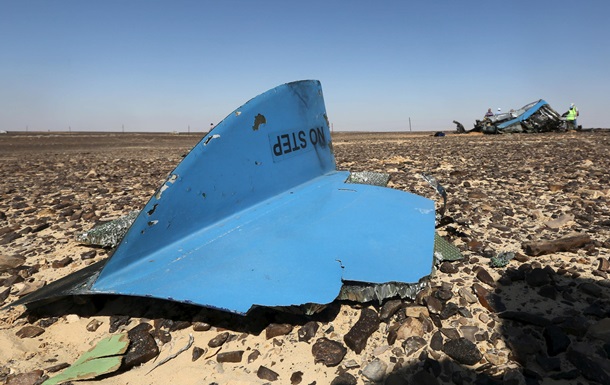 МАК: Російський літак зруйнувався в повітрі