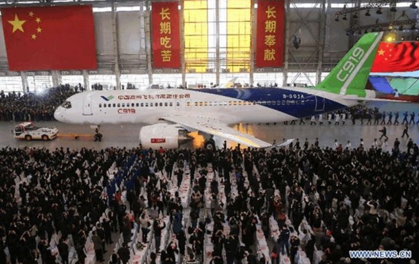 Конкурент Boeing і Airbus. Китай представив новий авіалайнер