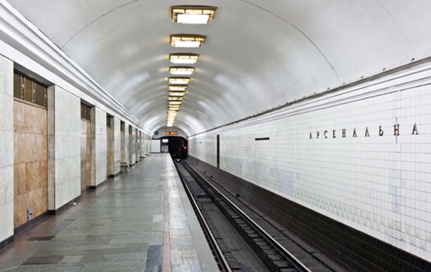 В киевском метро мужчина покончил с собой, бросившись под поезд