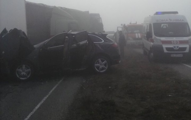 На Днепропетровщине из-за тумана столкнулись пять авто