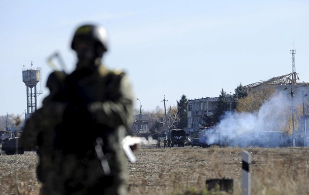 Військові повідомляють про обстріли Пісок