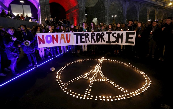 Число жертв терактов в Париже выросло