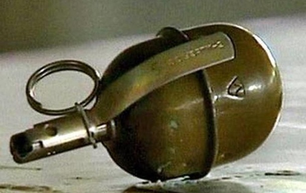 У Києві на узбіччі дороги знайшли гранату