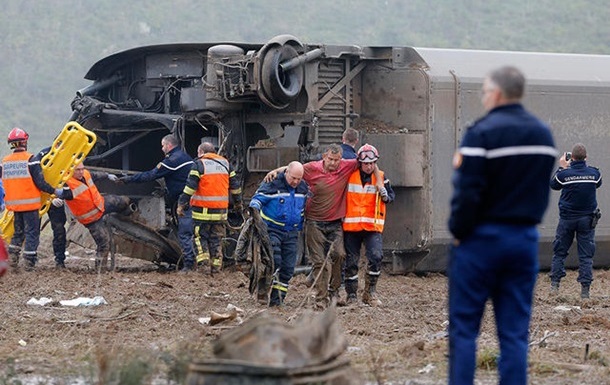 Аварія поїзда у Франції: загинуло десятеро людей