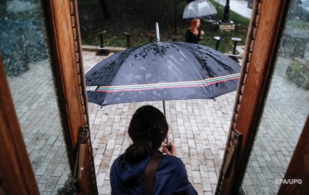 Вихідними в Україні будуть дощі і сильні вітри