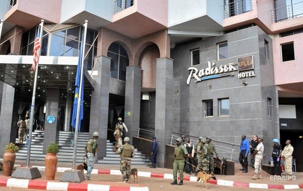 Мали разыскивает трех подозреваемых в атаке на отель