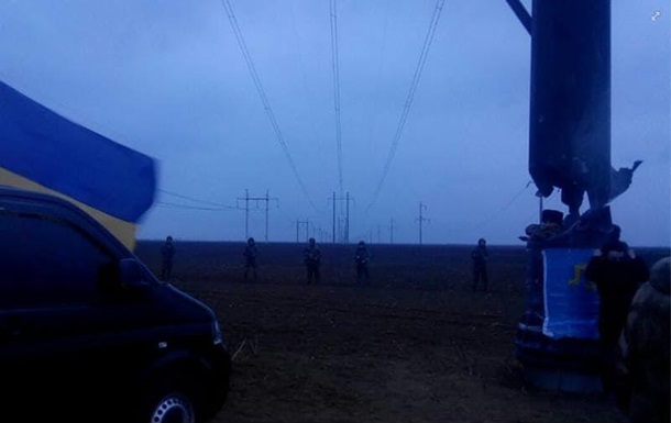 Силовики оттеснили участников блокады Крыма от ЛЭП