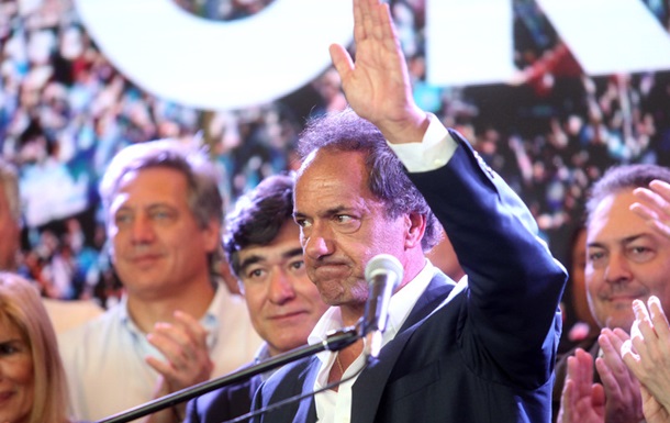 Кандидат от правящей партии признал поражение на выборах в Аргентине