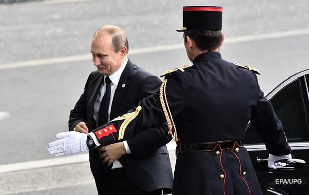 Путин опоздал на минуту молчания в Париже