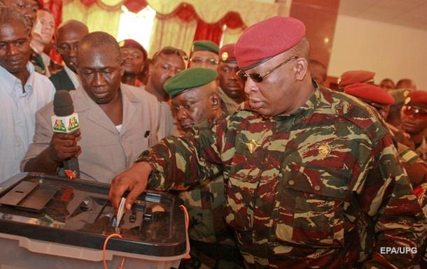Екс-президент Гвінеї зізнався у контрабанді готівки