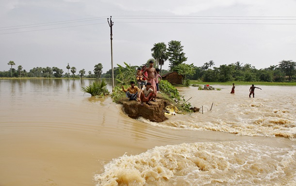 Сильна повінь в Індії: близько 200 жертв