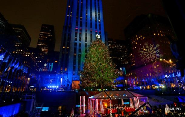 В Нью-Йорке зажгли огни на главной рождественской елке США