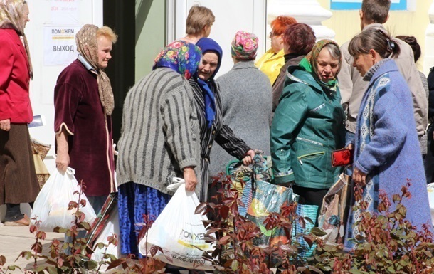 В разрушенный Углегорск доставили гуманитарную помощь
