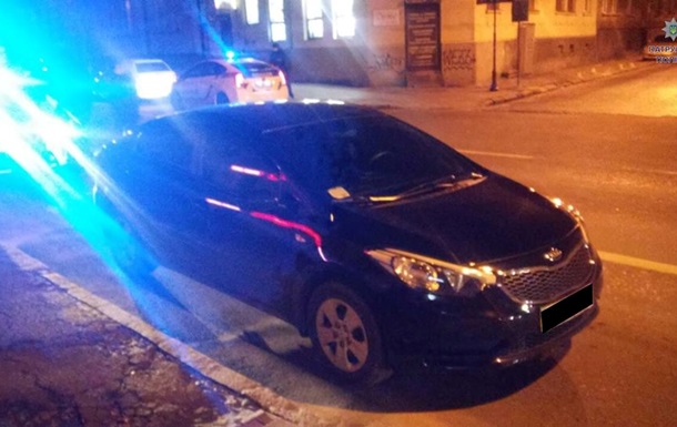 У Львові поліція затримала п яного священика за кермом