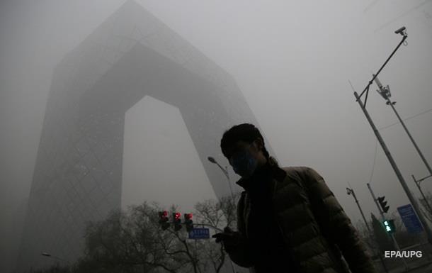 В Пекине из-за смога приостановлена работа заводов