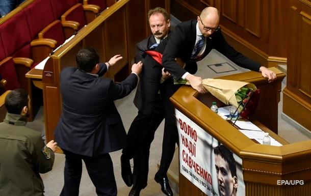 Депутат, котрий напав на Яценюка, йде з БПП